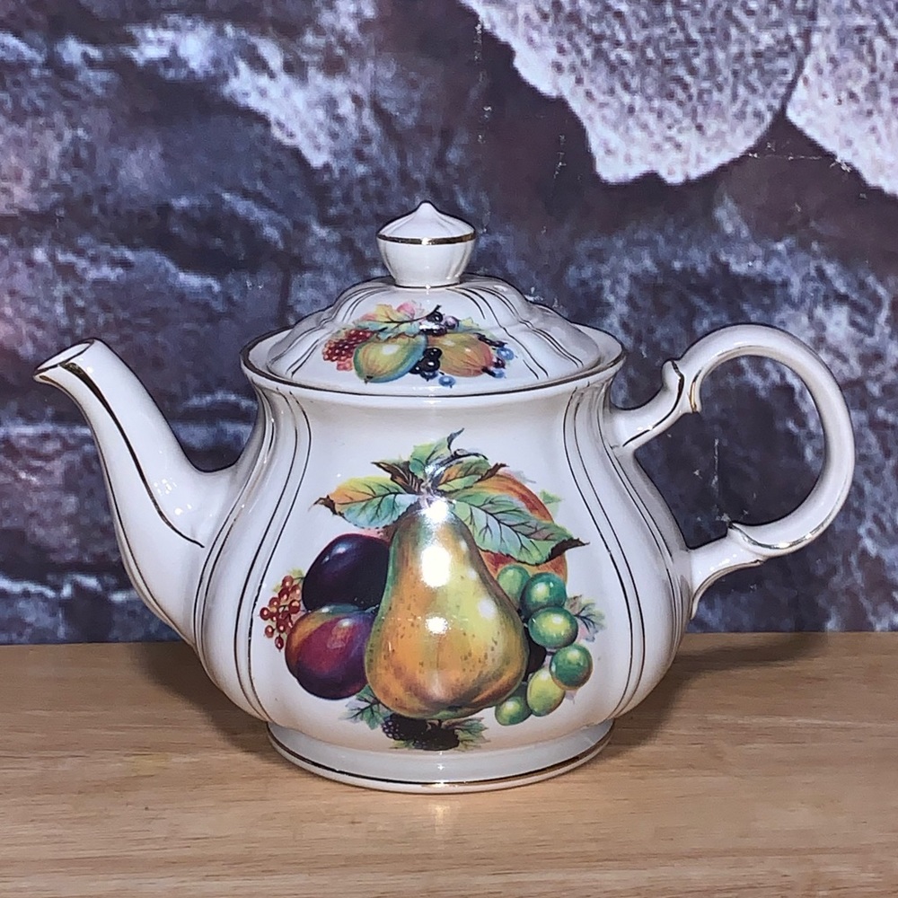 Vintage Sadler England Fruit & Gold Teapot 32oz